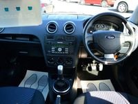 Used Ford Fusion Zetec 80 HP (58 kW) 2011 Silver Hatchback