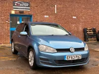 Usado VW Golf VII SE 105 HP (77 kW) 2014 Azul Citadino