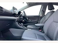 Used Toyota Yaris Hybrid Design 116 HP (85 kW) 2024 White Hatchback