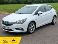 Used Vauxhall Astra SRi 136 HP (100 kW) 2017 White Hatchback