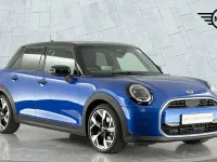 Usado Mini Cooper Hatch 113 kW (154 CV) 2025 Azul Utilitario