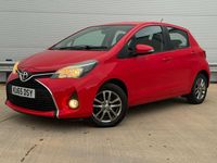 Used Toyota Yaris 99 HP (72 kW) 2015 Red Hatchback