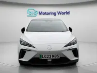 Begagnad MG MG4 EV Trophy 319 kW (435 HK) 2023 Vit Halvkombi