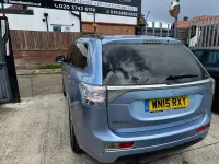 Used Mitsubishi Outlander P-HEV 200 HP (147 kW) 2015 Blue Estate