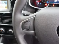 Used Renault Clio Iconic 90 HP (66 kW) 2019 Red Hatchback