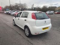 Used Fiat Punto Pop 69 HP (50 kW) 2015 White Hatchback