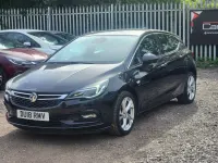 Begagnad Vauxhall Astra SRi 105 HK (77 kW) 2018 Svart Halvkombi