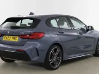 Usado BMW 118 M Sport 134 HP (98 kW) 2023 Cinzento Citadino