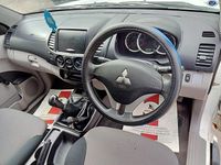 Used Mitsubishi L200 134 HP (98 kW) 2011 White Pickup