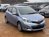 Używany Toyota Yaris 99 KM (72 kW) 2013 Niebieski Hatchback