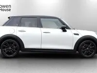 Begagnad Mini Cooper Exclusive 136 HK (100 kW) 2023 Vit Halvkombi