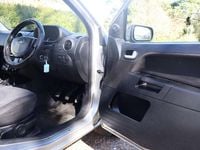 Used Ford Fusion 80 HP (58 kW) 2004 Silver Hatchback