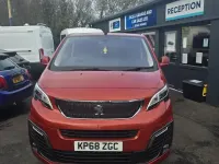 Begagnad Peugeot Traveller Allure 180 HK (132 kW) 2018 Röd Minibuss