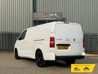 Usado Vauxhall Vivaro S 145 HP (106 kW) 2023 Branco Monovolume