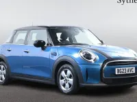 Begagnad Mini Cooper Classic 134 HK (98 kW) 2023 Blå Halvkombi
