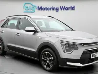 Gebraucht Kia Niro 141 PS (103 kW) 2023 Grau SUV