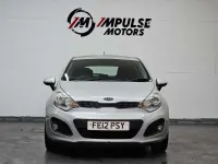 Używany Kia Rio 107 KM (78 kW) 2012 Srebrny Hatchback