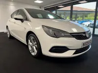 Used Vauxhall Astra SRi 145 HP (106 kW) 2020 White Hatchback