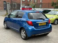 Used Toyota Yaris 100 HP (73 kW) 2016 Blue Hatchback