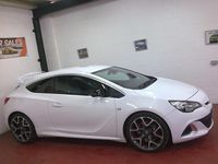 Used Vauxhall Astra GTC 280 HP (205 kW) 2015 White Hatchback