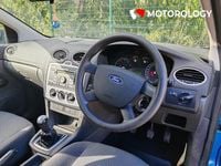 Begagnad Ford Focus 99 HK (72 kW) 2006 Blå Halvkombi