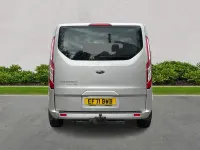 Usado Ford Tourneo Titanium 130 CV (95 kW) 2022 Plateado Monovolumen