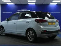 Usado Hyundai i20 84 CV (61 kW) 2019 Gris Utilitario