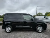 Begagnad Vauxhall Combo Sportive 100 HK (73 kW) 2020 Svart Minibuss
