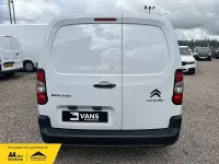 Used Citroën Berlingo 130 HP (95 kW) 2023 Icy white MPV
