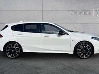 Begagnad BMW M135 Shadowline 296 HK (217 kW) 2024 Vit Halvkombi