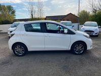 Begagnad Toyota Yaris Plus 99 HK (72 kW) 2014 Vit Halvkombi