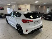 Begagnad Ford Focus ST 280 HK (205 kW) 2019 Vit Halvkombi