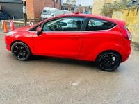 Used Ford Fiesta Zetec 82 HP (60 kW) 2014 Red Hatchback