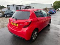 Used Toyota Yaris 90 HP (66 kW) 2016 Red Hatchback