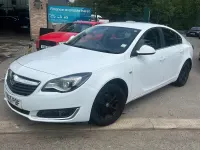 Used Vauxhall Insignia Design Edition 2015 White Hatchback