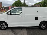Używany Vauxhall Vivaro Sportive 120 KM (88 kW) 2020 Biały Minivan
