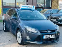 Usado Ford Focus Zetec 125 HP (91 kW) 2013 Cinzento Citadino