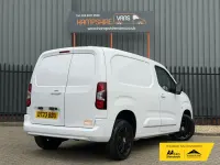 Second-hand Vauxhall Combo S 100 CP (73 kW) 2023 Alb Monovolum