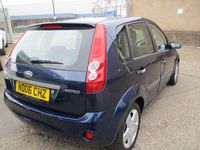 Used Ford Fiesta Zetec 74 HP (54 kW) 2006 Blue Hatchback