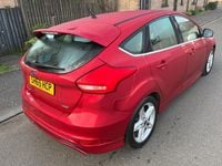 Used Ford Focus Zetec 125 HP (91 kW) 2015 Red Hatchback