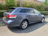 Used Toyota Avensis 126 HP (92 kW) 2011 Blue Estate