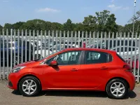 Used Peugeot 208 Active 68 HP (50 kW) 2015 Orange Hatchback