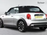 Usado Mini Cooper Exclusive 134 HP (98 kW) 2023 Prateado Citadino
