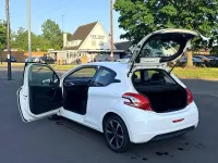 Used Peugeot 208 Access 82 HP (60 kW) 2013 White Hatchback