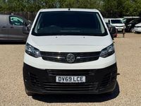 Second-hand Vauxhall Vivaro Edition 120 CP (88 kW) 2019 Alb Monovolum