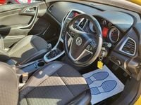 Used Vauxhall Astra GTC SRi 130 HP (95 kW) 2012 Yellow Hatchback