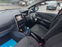 Used Renault Clio IV Dynamique 90 HP (66 kW) 2016 Red Hatchback