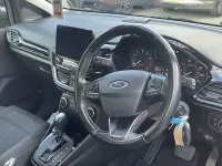 Usado Ford Fiesta Zetec 100 HP (73 kW) 2018 Cinzento Citadino