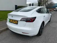 Usado Tesla Model 3 Standard Range 239 kW (325 HP) 2020 Branco Sedan