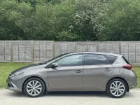 Used Toyota Auris Hybrid 136 HP (100 kW) 2017 Bronze Hatchback